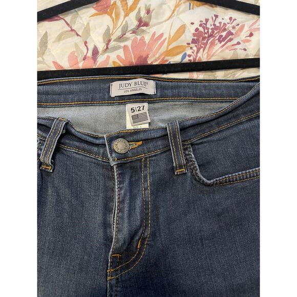 Judy Blue's Midrise Skinny - Picture 1 of 3